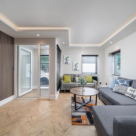 Skyvillion - Cozy Large 4 & 1 Bed Apartments In London Enfield, Mins To Tube Station, Free Wi-Fi Exteriör bild