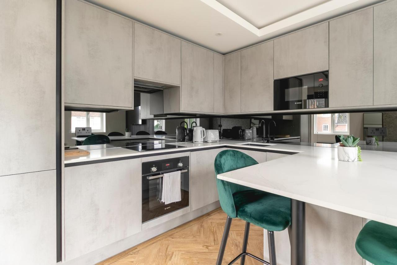 Skyvillion - Cozy Large 4 & 1 Bed Apartments In London Enfield, Mins To Tube Station, Free Wi-Fi Exteriör bild