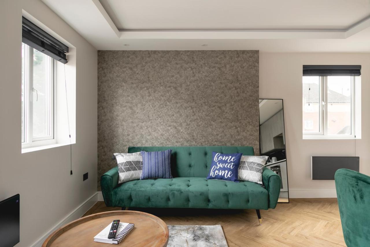 Skyvillion - Cozy Large 4 & 1 Bed Apartments In London Enfield, Mins To Tube Station, Free Wi-Fi Exteriör bild