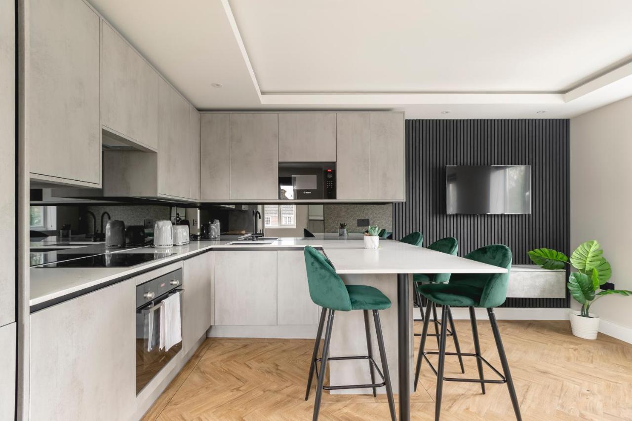 Skyvillion - Cozy Large 4 & 1 Bed Apartments In London Enfield, Mins To Tube Station, Free Wi-Fi Exteriör bild