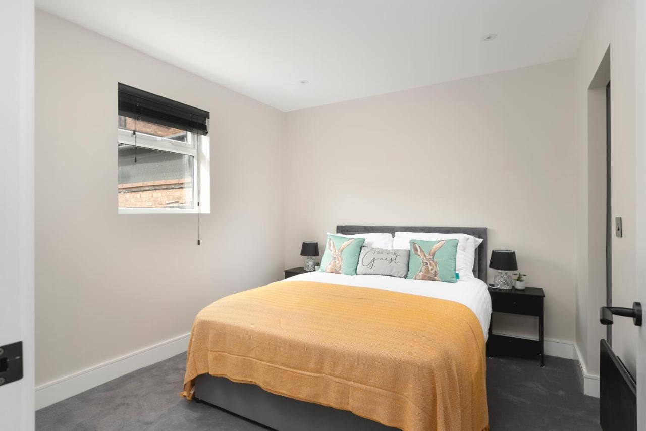 Skyvillion - Cozy Large 4 & 1 Bed Apartments In London Enfield, Mins To Tube Station, Free Wi-Fi Exteriör bild