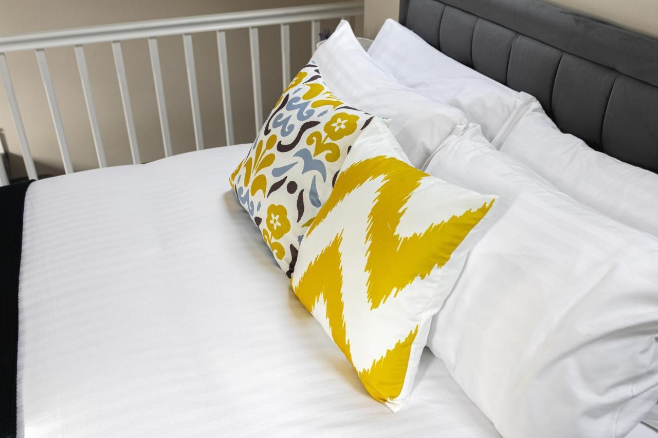 Skyvillion - Cozy Large 4 & 1 Bed Apartments In London Enfield, Mins To Tube Station, Free Wi-Fi Exteriör bild