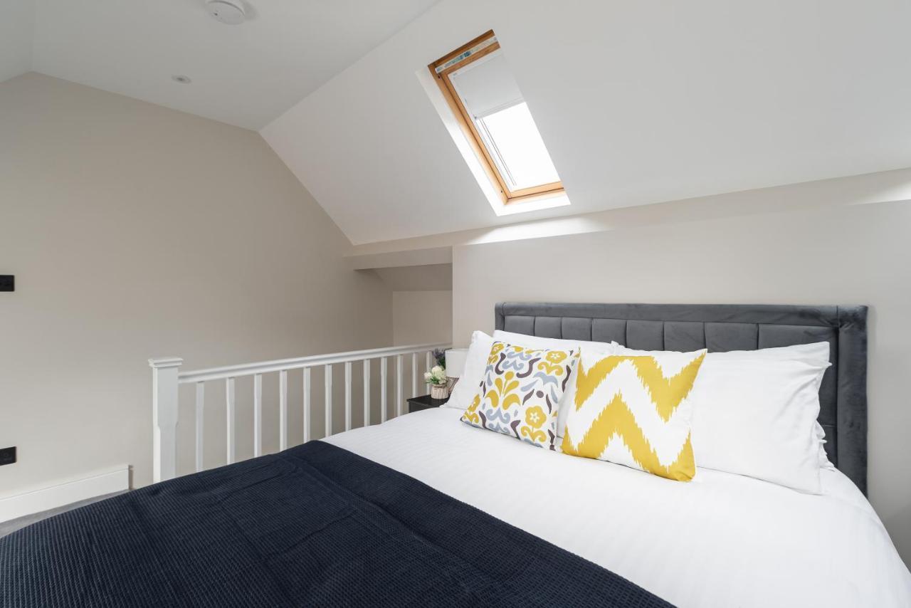 Skyvillion - Cozy Large 4 & 1 Bed Apartments In London Enfield, Mins To Tube Station, Free Wi-Fi Exteriör bild