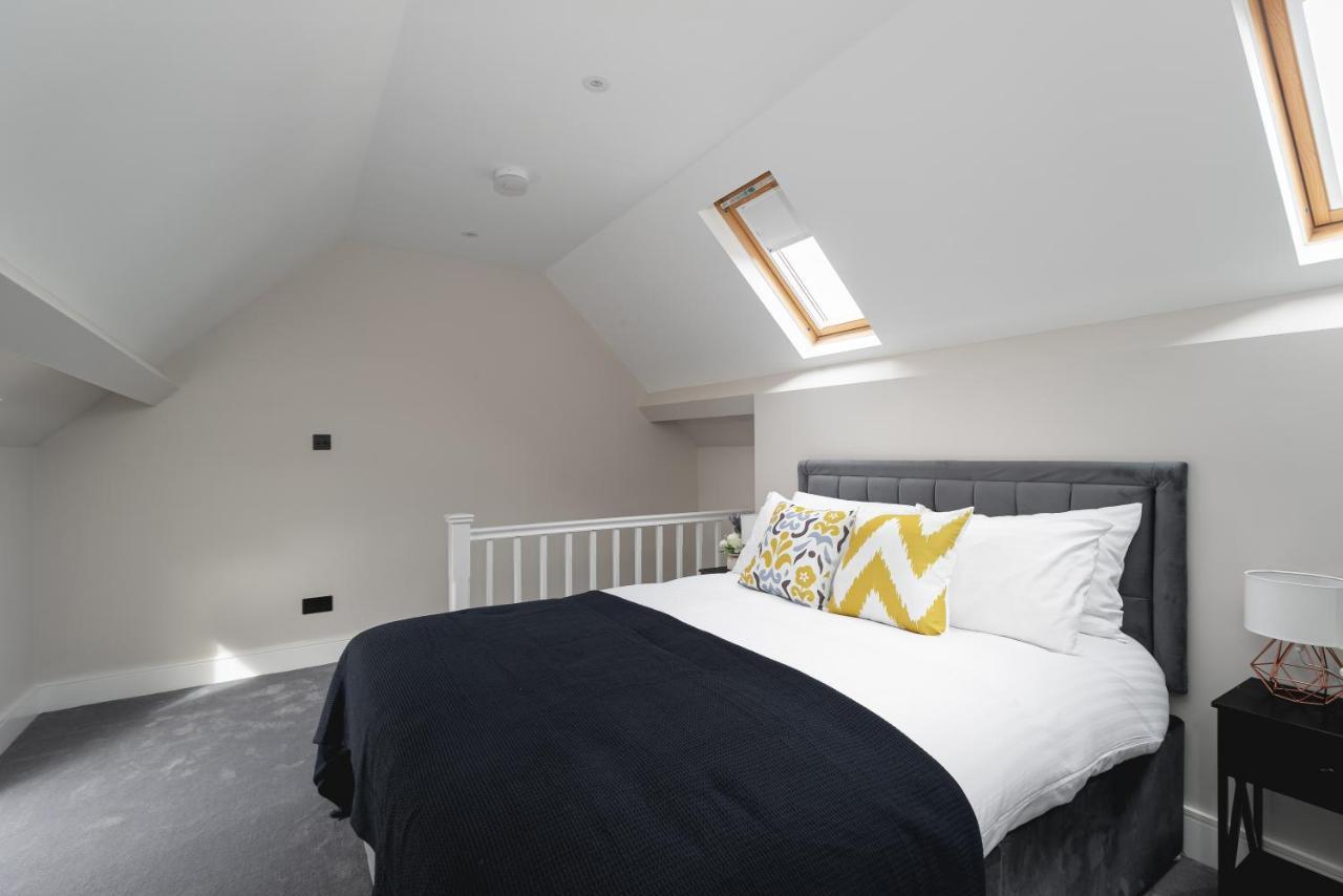 Skyvillion - Cozy Large 4 & 1 Bed Apartments In London Enfield, Mins To Tube Station, Free Wi-Fi Exteriör bild