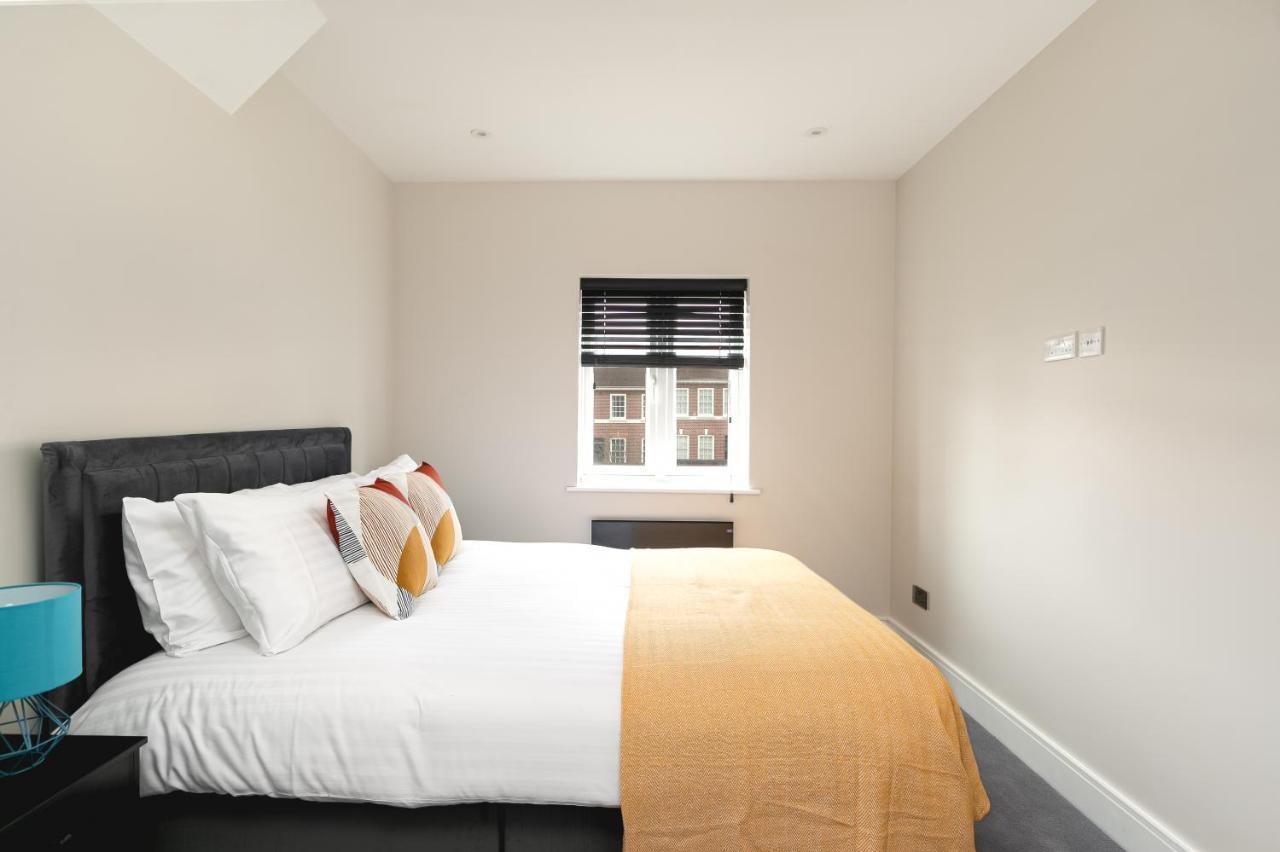 Skyvillion - Cozy Large 4 & 1 Bed Apartments In London Enfield, Mins To Tube Station, Free Wi-Fi Exteriör bild