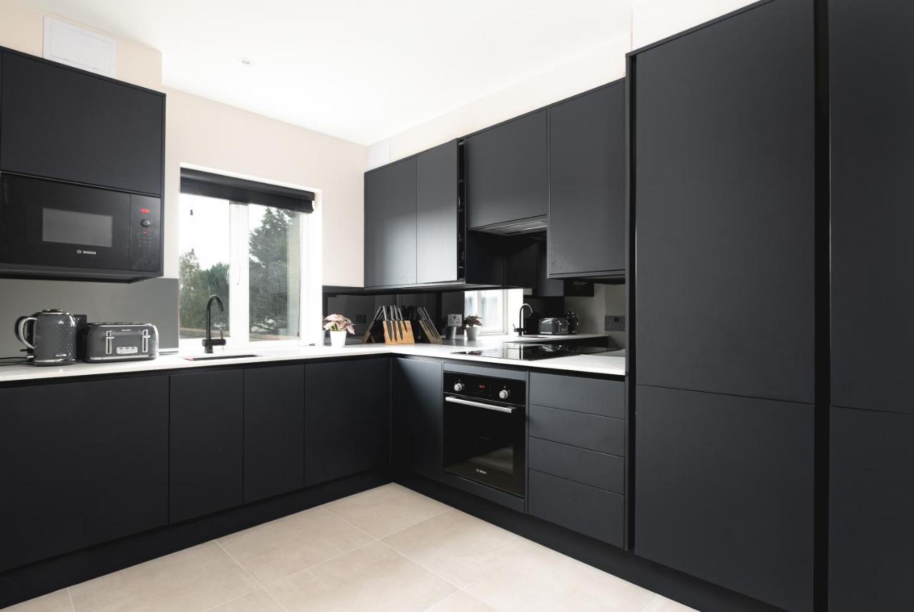Skyvillion - Cozy Large 4 & 1 Bed Apartments In London Enfield, Mins To Tube Station, Free Wi-Fi Exteriör bild