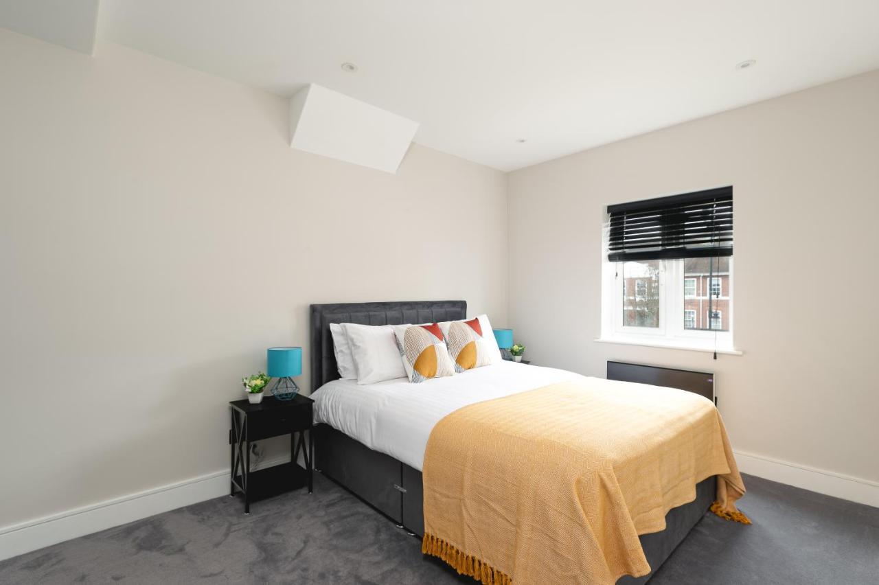 Skyvillion - Cozy Large 4 & 1 Bed Apartments In London Enfield, Mins To Tube Station, Free Wi-Fi Exteriör bild