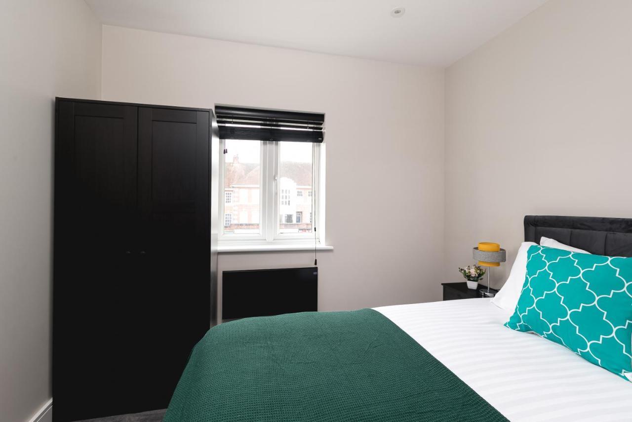 Skyvillion - Cozy Large 4 & 1 Bed Apartments In London Enfield, Mins To Tube Station, Free Wi-Fi Exteriör bild