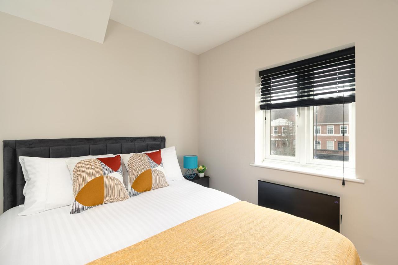 Skyvillion - Cozy Large 4 & 1 Bed Apartments In London Enfield, Mins To Tube Station, Free Wi-Fi Exteriör bild