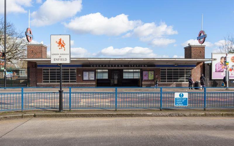 Skyvillion - Cozy Large 4 & 1 Bed Apartments In London Enfield, Mins To Tube Station, Free Wi-Fi Exteriör bild
