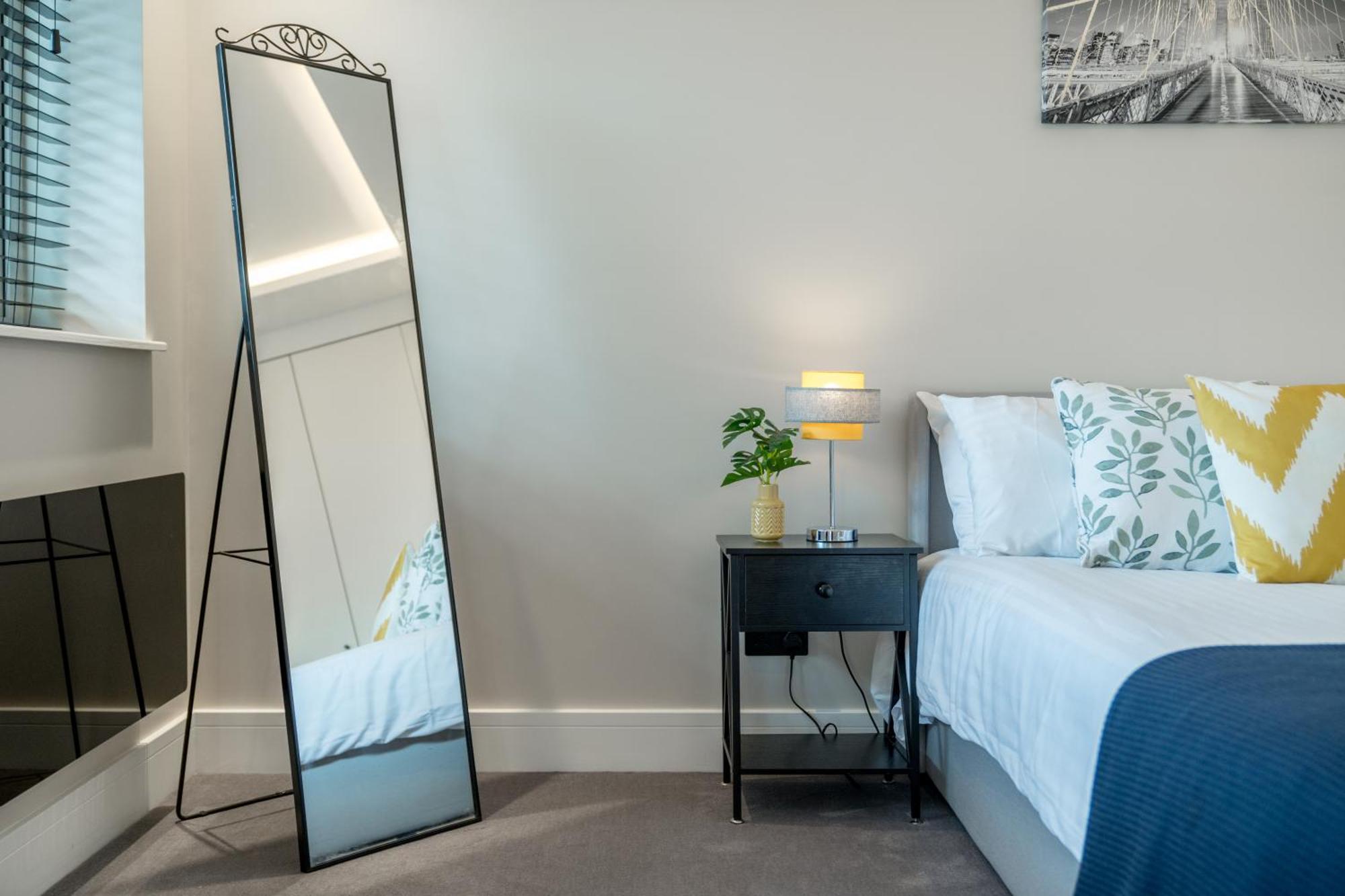 Skyvillion - Cozy Large 4 & 1 Bed Apartments In London Enfield, Mins To Tube Station, Free Wi-Fi Exteriör bild