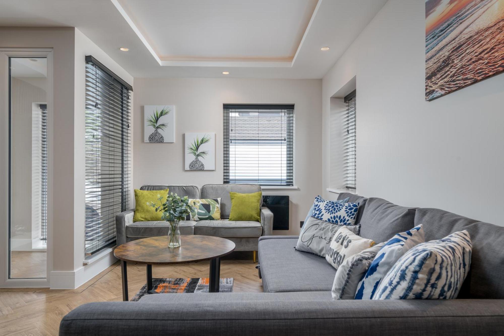 Skyvillion - Cozy Large 4 & 1 Bed Apartments In London Enfield, Mins To Tube Station, Free Wi-Fi Exteriör bild